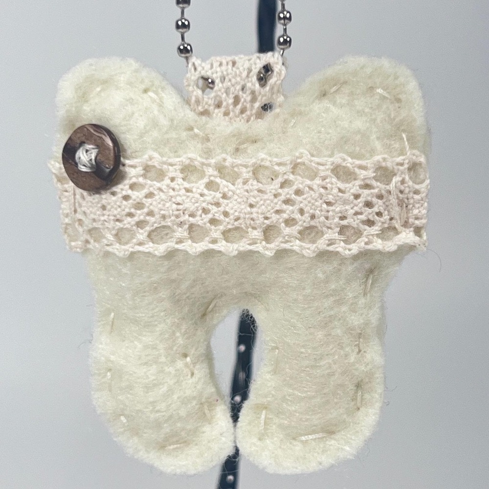 Hand Sewn Felt Tooth Keychain Lace Button Molar Dental Charm Bag Fob Off White‎